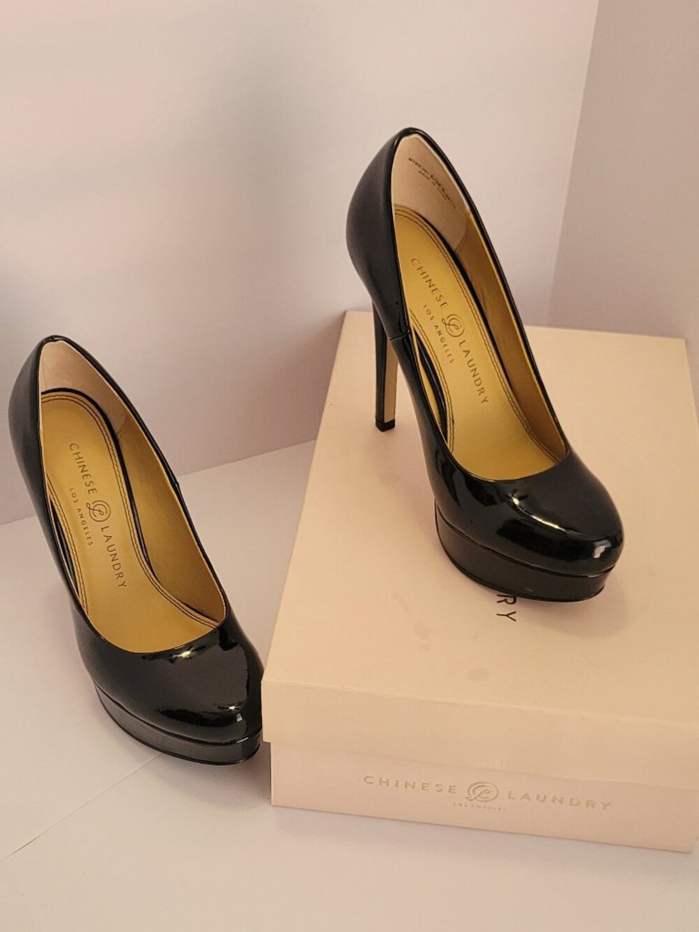 Black Like New Platform Heels from Chinese Laundry Size 6